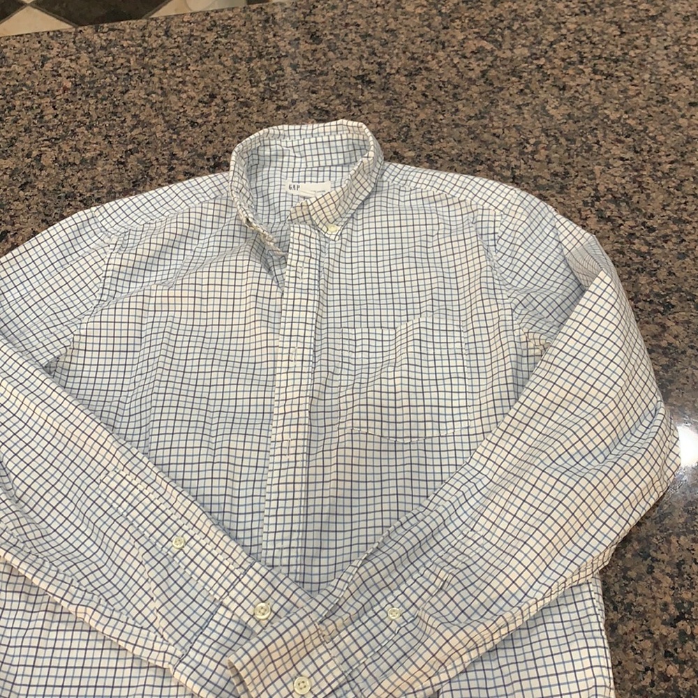 Men’s size Small Gap button down
